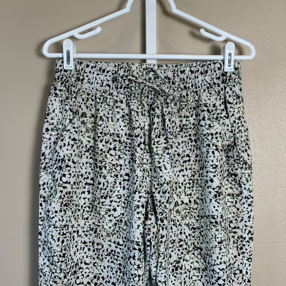 Old Navy High-Waisted StretchTech Utility Crop Pants - EUC - Picture 6 of 16